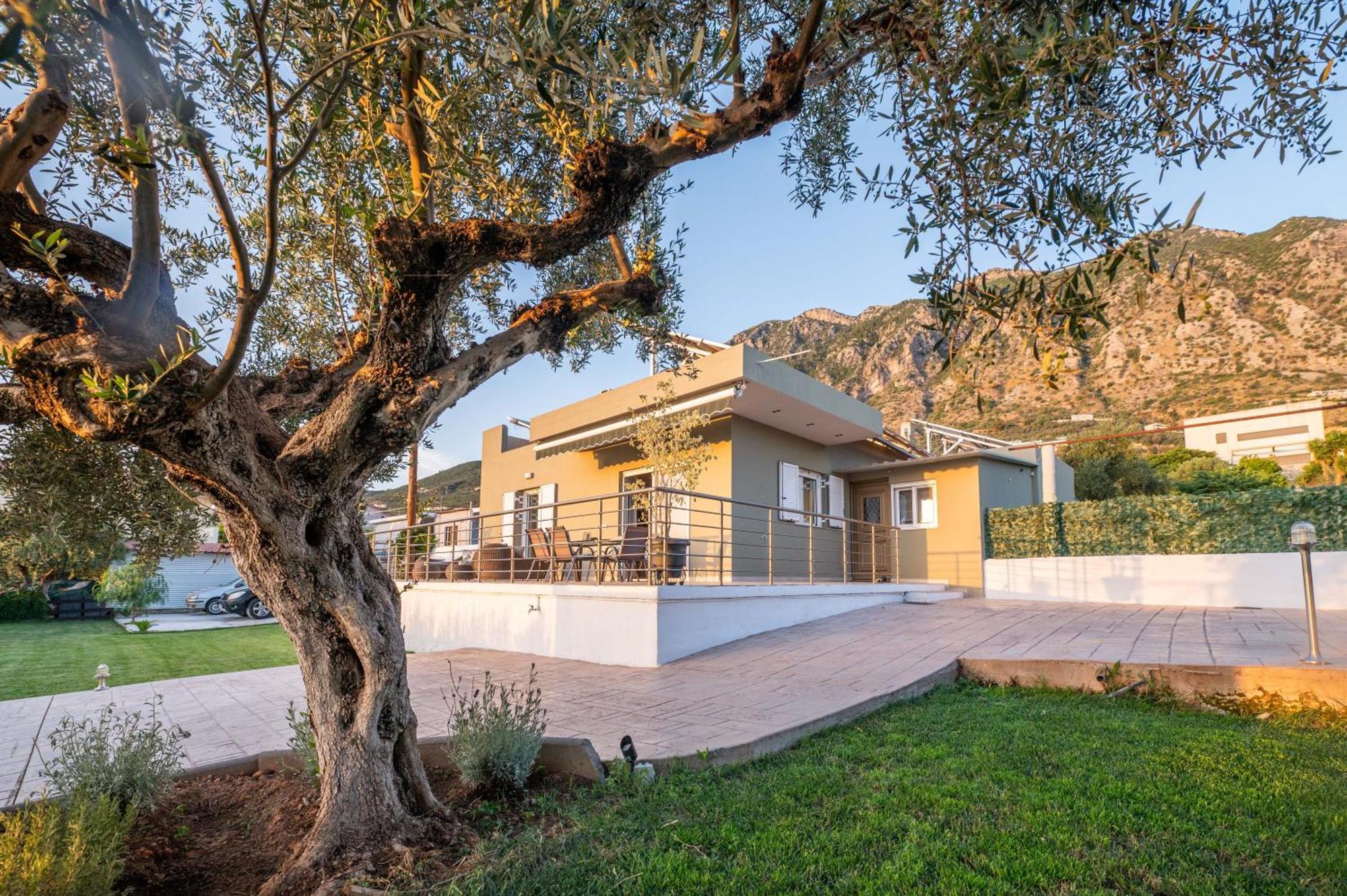 Villa Thea Seaview Luxury Living à Kalamata Extérieur photo